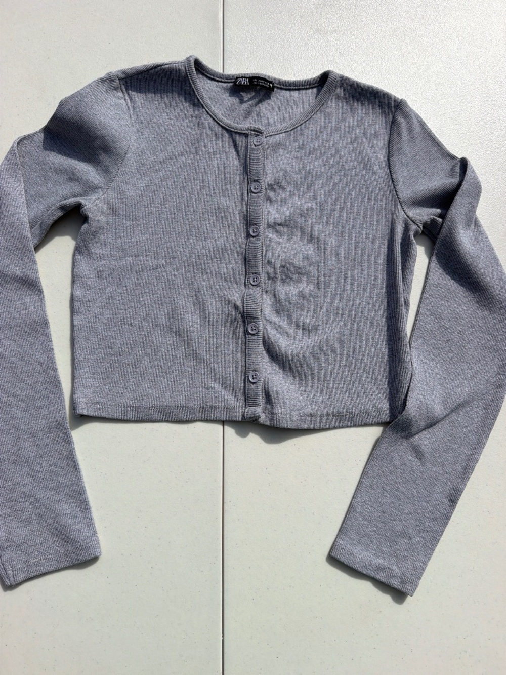 Zara women’s cropped long sleeve top gray, size medium